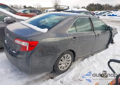 2014 Toyota Camry Le z USA, uszkodzony, nr VIN 4T1BF1FK0EU848915